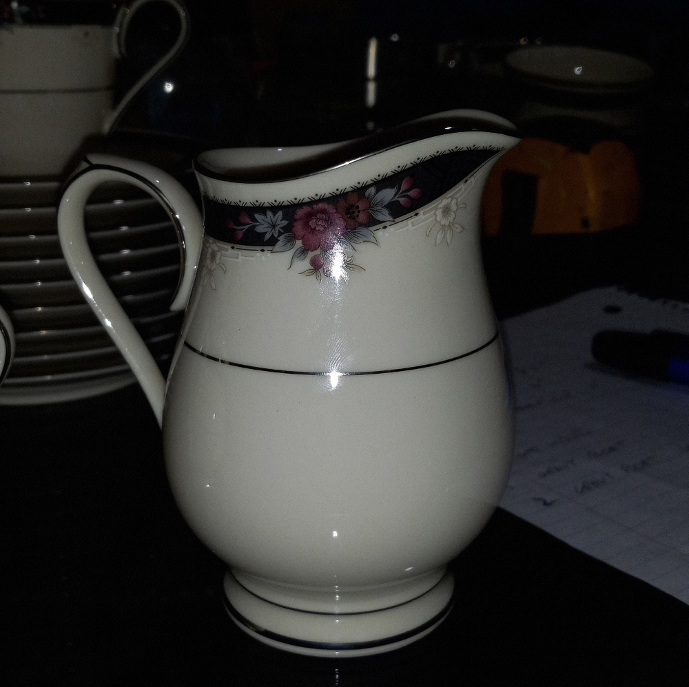 Noritake Etienne ivory china Cream and Sugar set w/ lid - Picture 2 of 5